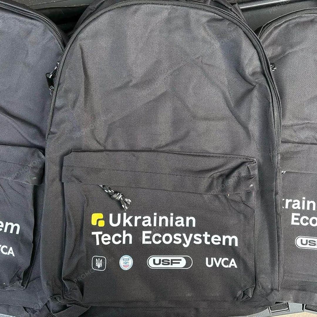 Рюкзаки з друком Ukrainian Tech Ecosystem — корпоративна сувенірна продукція від Друкарні ДРУКВА